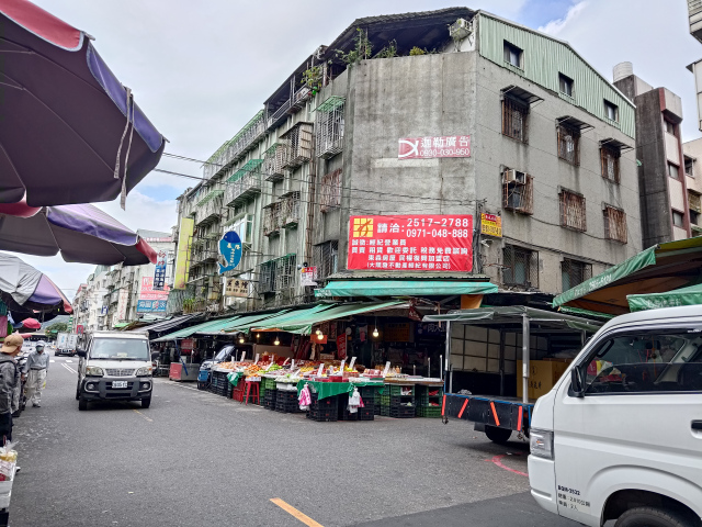 濱江市場果菜市場外牆廣告自租
